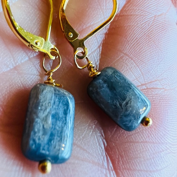 Labradorite Earrings - Picture 2 of 4